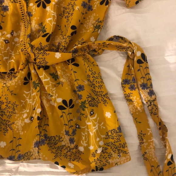 Wrap Front Top - Picture 3 of 3